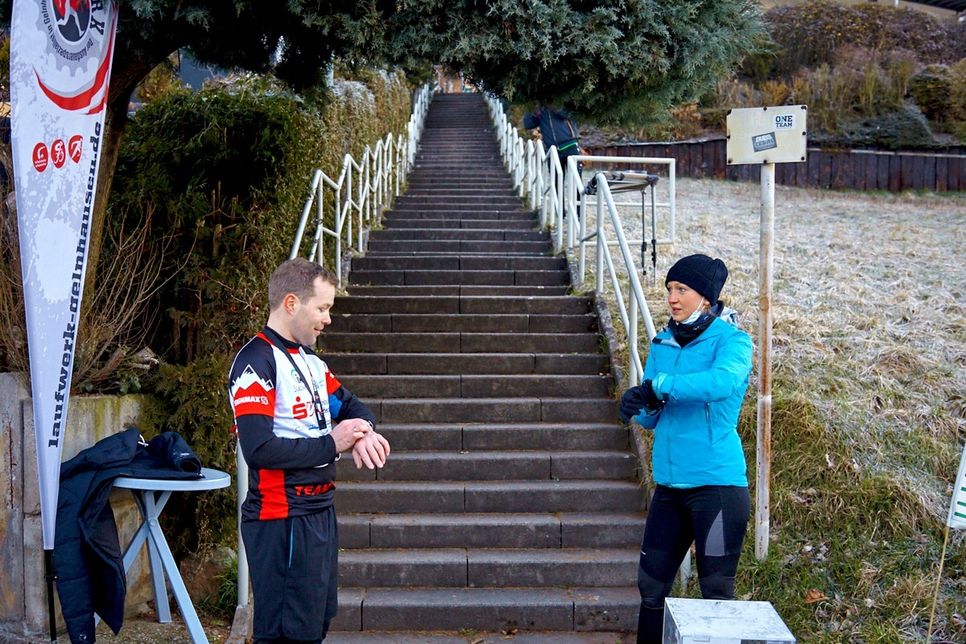 Judith Gebkea Strich und Dirk Leonhardt erklommen über 28 Stunden lang Treppenstufen. Foto: RID