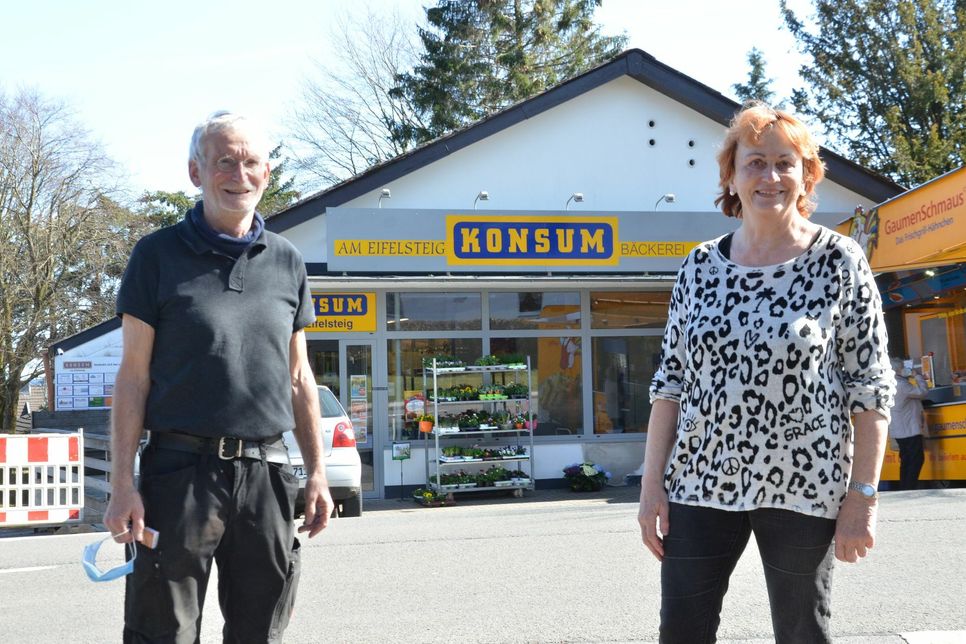 Jaqueline Huppertz und Franz Müller engagieren sich ehrenamtlich für den Konsum in Mützenich, werben um neue Mitglieder und mehr Kundschaft. Foto: T. Förster