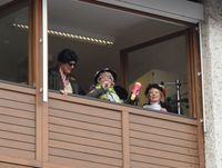 Die Möhnen bei der Schlüsselübergabe.