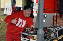 DJ Marc Fühling sorgte für den passenden jecken Sound.