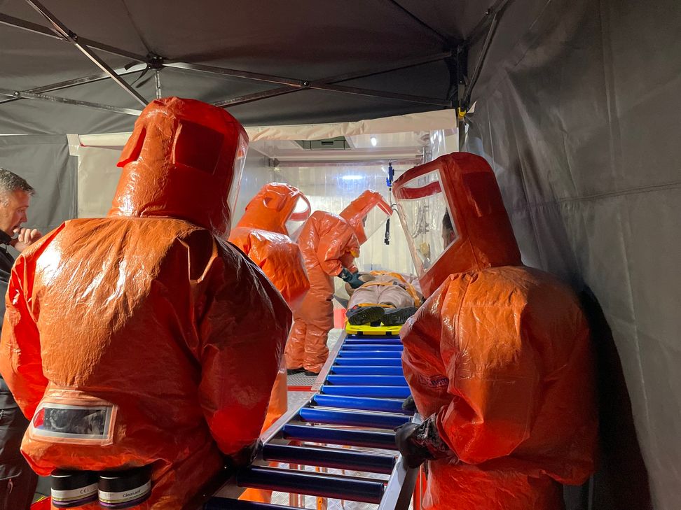 Die Stadt Trier und der Kreis Trier-Saarburg bauen ihre Zusammenarbeit im Bereich Katastrophenschutz immer weiter aus. Nun startet mit der interkommunalen Facheinheit "Dekon Zug Trier" ein Pilotprojekt.