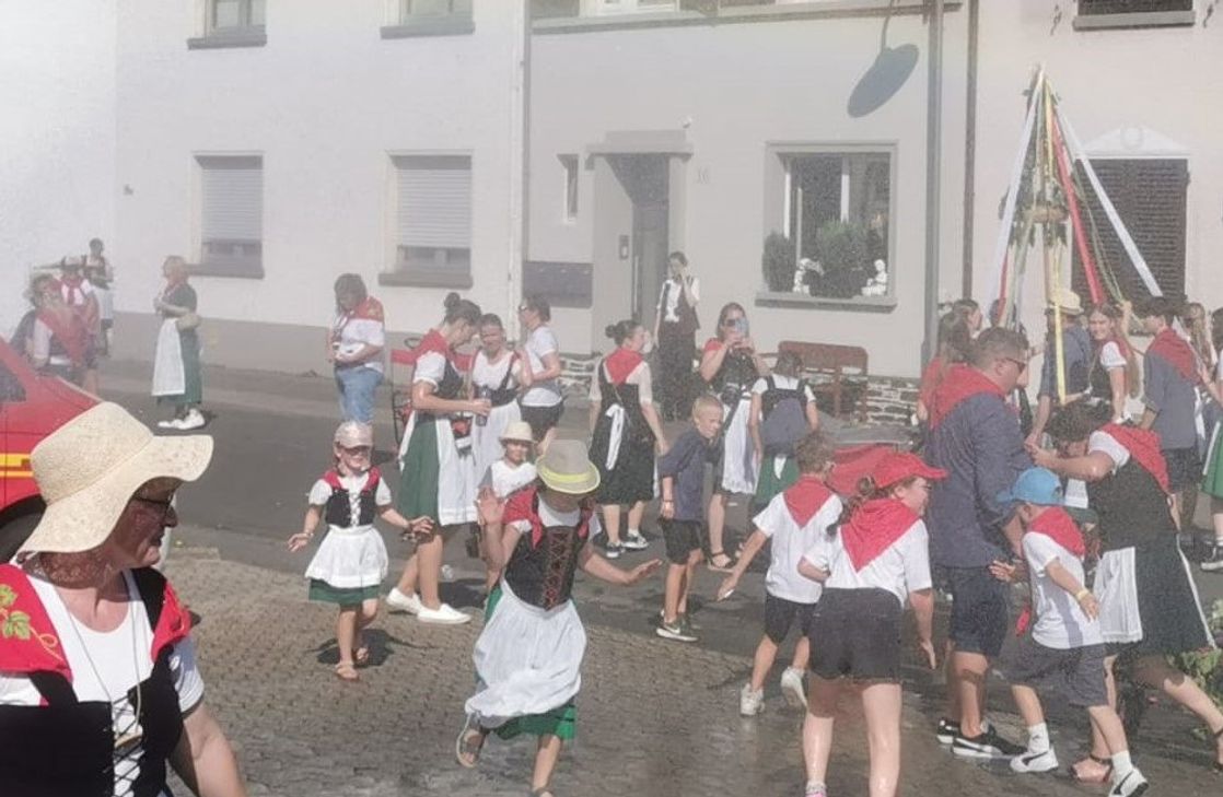 Wasserfontäne nach dem Umzug für die Teilnehmer.