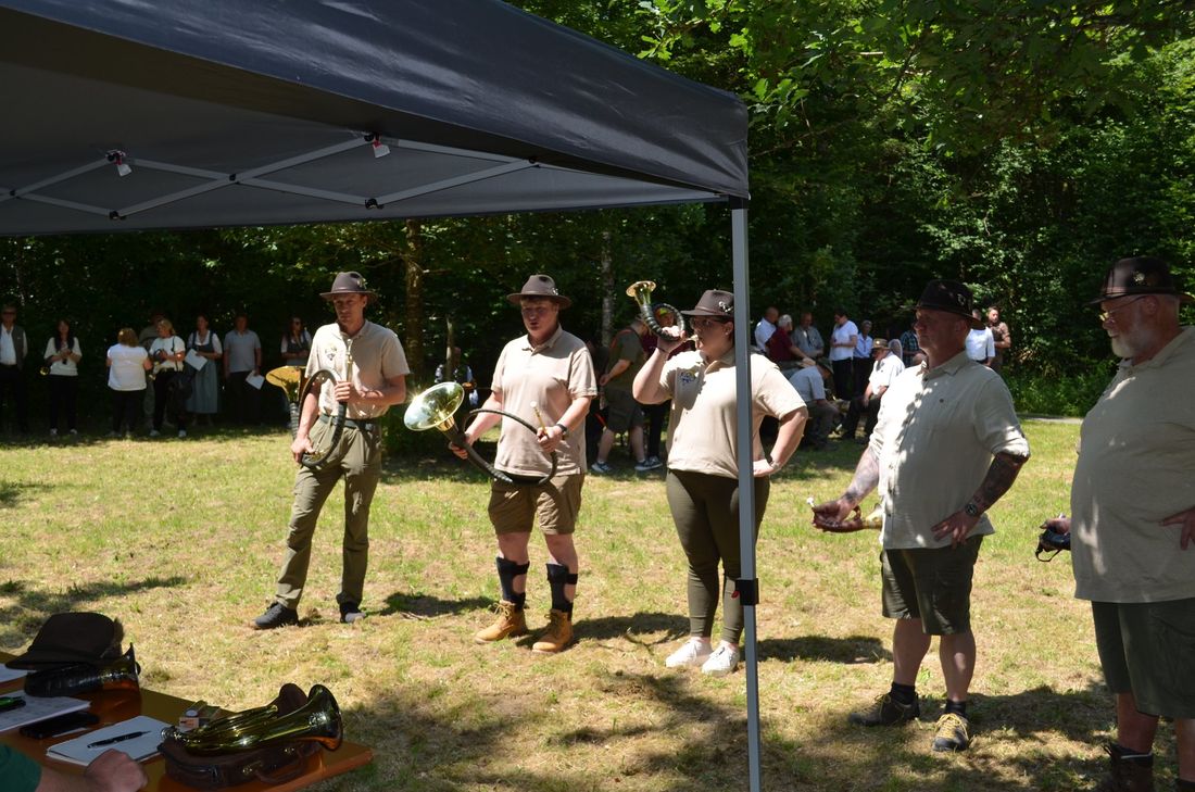 Das Bläsertreffen an der Drei Eichen Hütte begeistert mit Musik und Gemeinschaft.