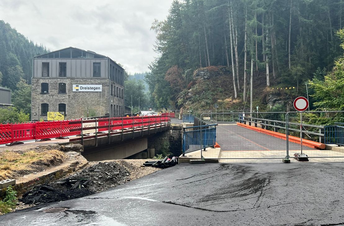 An Dreistegen wird am Donnerstag die Behelfsbrücke in Betrieb genommen. Nächste Woche wird dann der Abbruch der bisherigen Brücke auf der B258 vorbereitet.