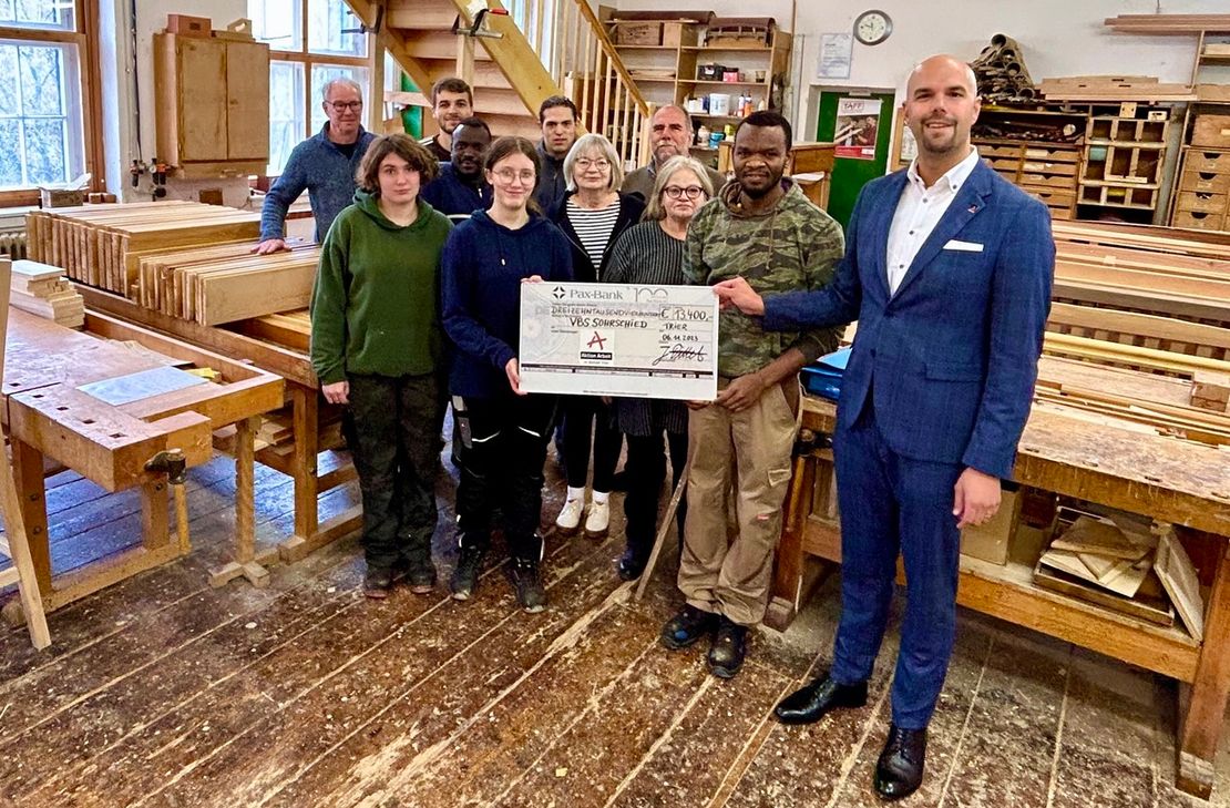 Unterstützung für die Ausbildungswerkstatt im Hunsrück: Der Scheck wurde noch vor Weihnachten überreicht.