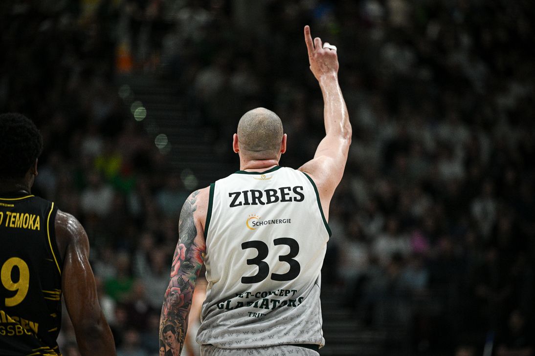 Finger in die Luft: Kapitän Maik Zirbes war der beste Werfer der Partie