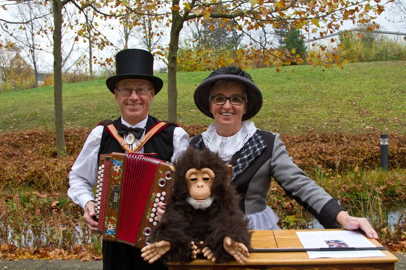 Das Orgelduo Martina Kettges und Erwin Kratz will mit Musik Menschen in Heimen auch in Zeiten der Corona-Krise erfreuen. Bild: Tameer Gunnar Eden/Eifeler Presse Agentur/epa
