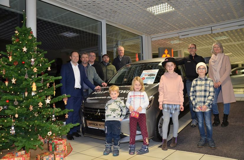 Kurz vor Weihnachten wurde die »274 193« gezogen, die einen Mitsubishi Space Star wert ist. Seither wartet das 15.000 Euro teure Auto im Autohaus Offermann in Eicherscheid auf seinen neuen Besitzer.