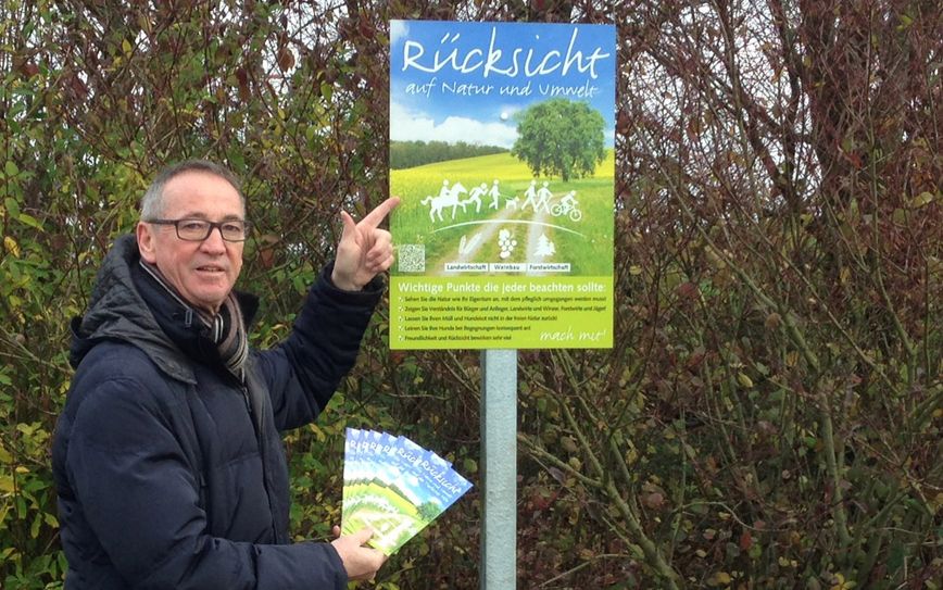 "Hunde, die nicht angeleint sind und dann auf oftmals noch belebten Wander-, Spazier- oder Radwegen für brenzlige Begegnungen sorgen, sind immer wieder ein Ärgernis – und das vor allem deshalb, weil es klare Regeln gibt. Diese besagen, dass Hunde außerhalb geschlossener Ortschaften unverzüglich eingeleint werden müssen, wenn Menschen in Sichtweite sind. Auf bestimmten Wegen und innerhalb Ortschaften ist dies gerenell Pflicht. Es helfen wohl nur stärkere Kontrollen und saftige Geldbußen, damit die Disziplin der Hundehalter steigt." - Kommentar von Andreas Arens