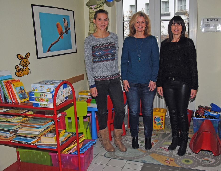 Von links: Mona Simon, die Beigeordnete Martina Luig-Kaspari und Mary Koch.