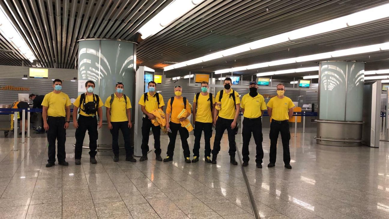 Das Team von @fire mit Florian Zonker (2.v.l.) vor dem Abflug nach Beirut.