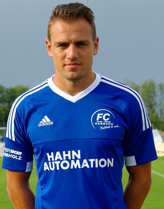 Der stark spielende Co-Trainer Thomas Klasen erzielte zweimal die Führung für Karbach, konnte am Ende die Niederlage auch nicht verhindern. Foto: Arno Boes