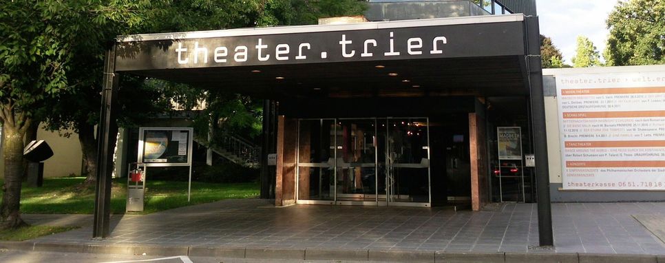 Das Stadtrundgang startet am 8. Mai vor dem Trierer Theater. Foto: Archiv