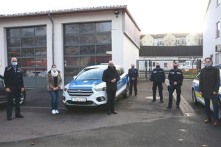 Besuch bei der Polizeiwache in Konz, 3.v.l. Bürgermeister Joachim Weber; rechts daneben Polizeihauptkommissar Gerd Herrig. Foto: VG Konz