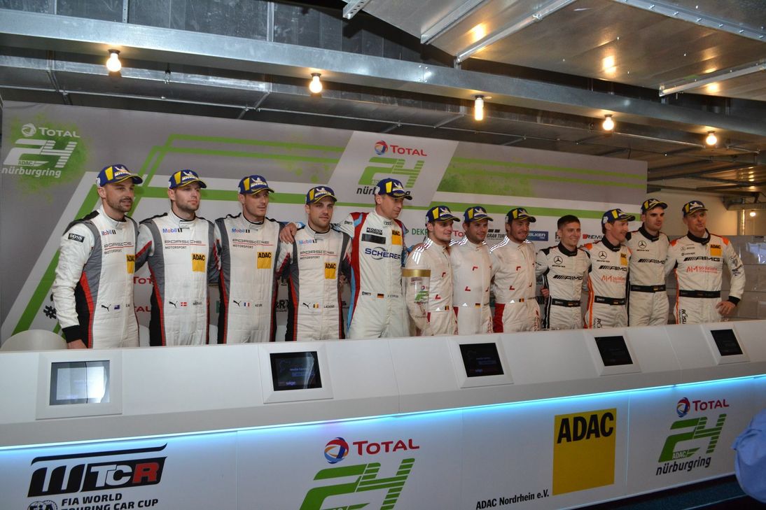 Die drei Siegerteams bei der Pressekonferenz. Foto: Mager