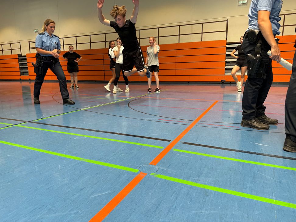 Die Teilnehmenden konnten den Standweitsprung üben.