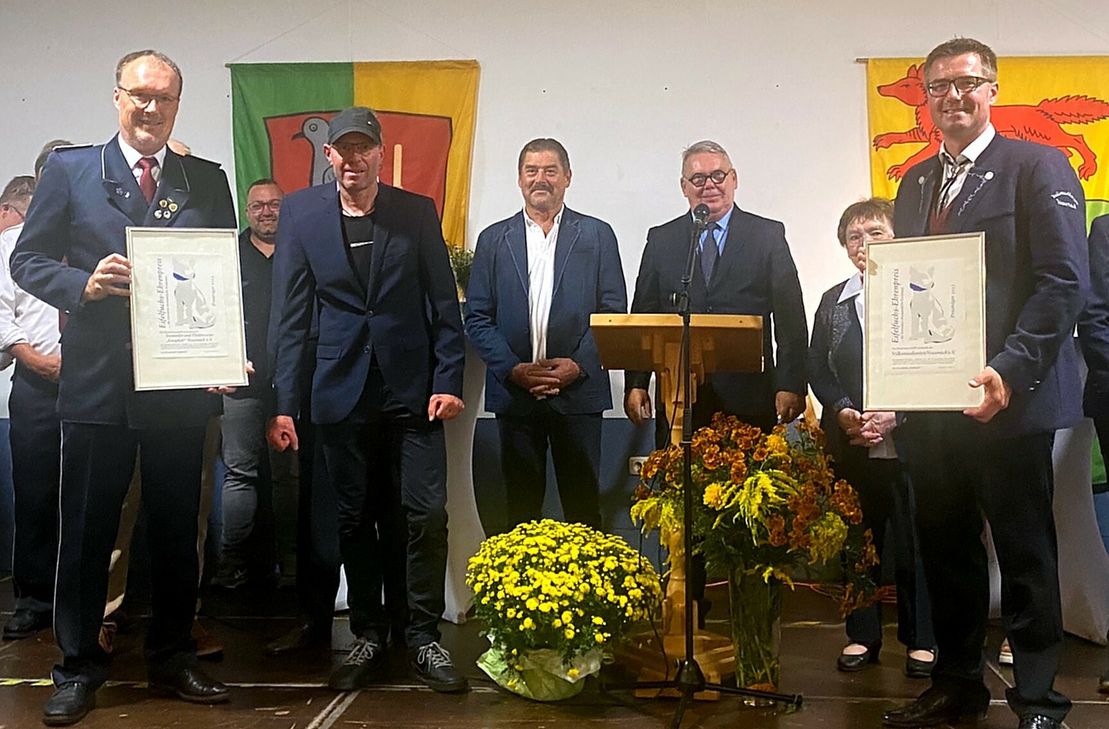 Die musiktreibenden Vereine Vossenacks wurden mit dem »Eifelfuchs-Ehrenpreis« ausgezeichnet.