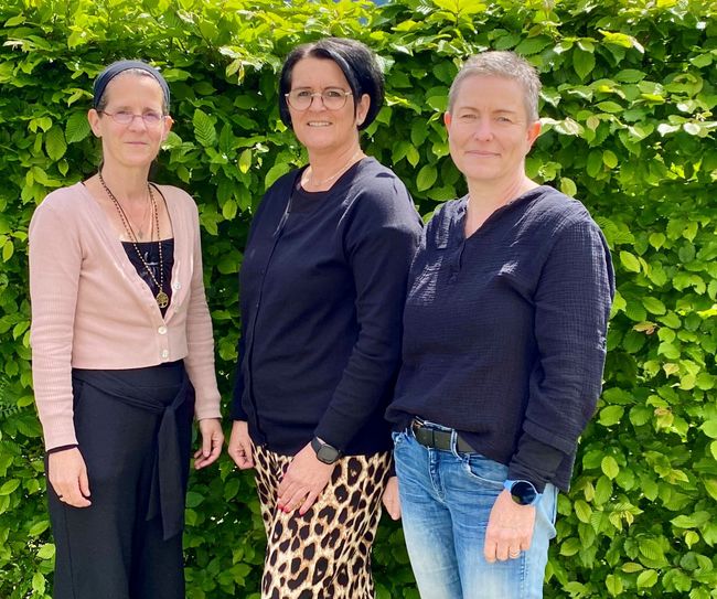 Von links: Marion Schronen, Hospizleitung AHPB Hermeskeil-Morbach; Nadine Hölzemer, Hospizfachkraft; Katja Kirsch, Hospizfachkraft.