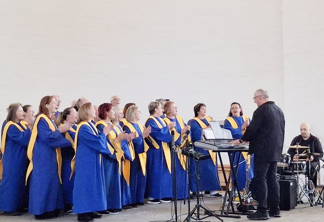 Modern Church Choir Nalbach mit Band unter musikalischer Leitung von Thomas Klein.
