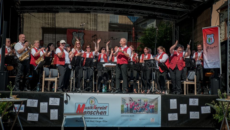 Blasmusik bringt Freude - Musikzug Rot-Weiß Ediger-Eller begeistert mit Projektkonzert.