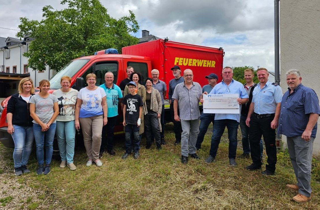 Zahlreiche Sponsoren und Gönner haben mit Geld- und Sachspenden zum Gelingen des Festes beigetragen, sodass wir am Ende im Rahmen eines Helferfestes einen Betrag von 1.600 an den Verein krebskranker Kinder Trier e.V. übergeben konnten.