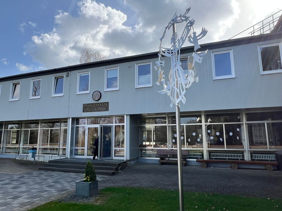 Am Franziskus-Gymnasium wird offen mit den Ergebnissen der Missbrauchs-Studie umgegangen, der Dialog mit Schülern und Eltern, Ehemaligen und Betroffenen gesucht.