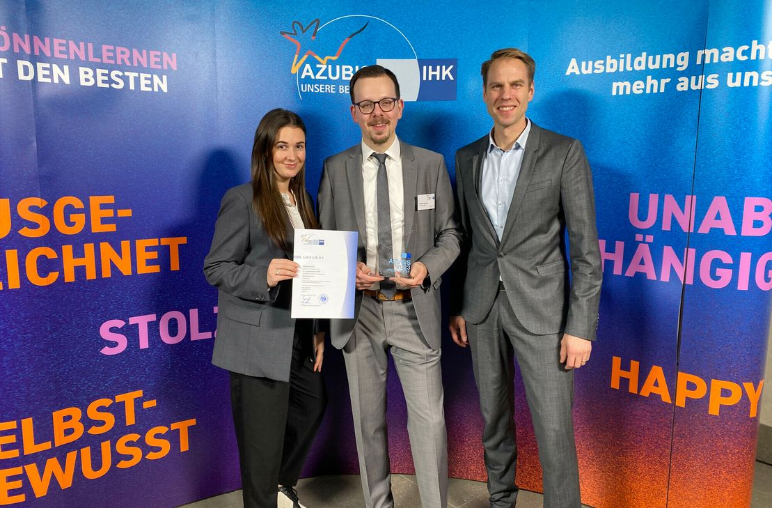 V.l.n.r.: Ausbilderin Lena Schmitt von der Peter Mertes KG, Weintechnologe Michael Behrens und Ulrich Schneider, Geschäftsführer Ausbildung bei der IHK Trier