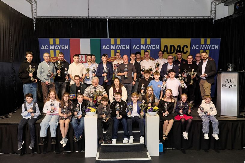 Das obligatorische Gruppenfoto zum Abschluss der Sportler- und Helferehrung durfte nicht fehlen.