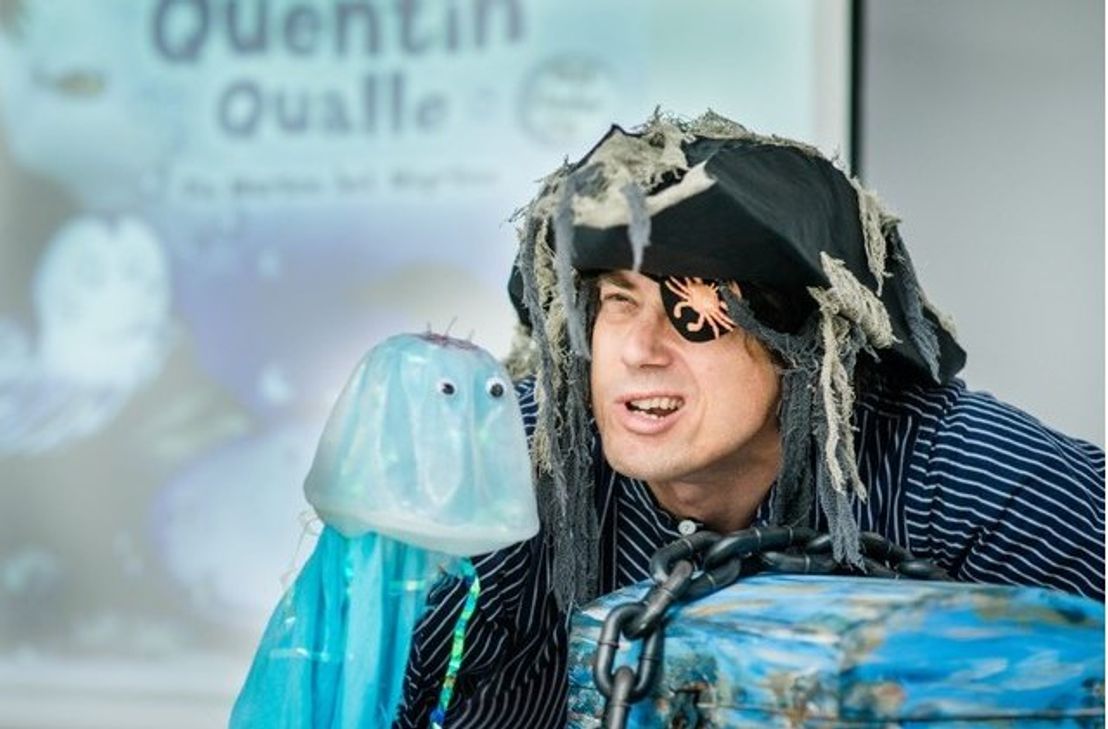 Michael Hain bringt mit „Quentin Qualle“ ein Unterwasserabenteuer für Kinder in die Zentralbücherei Prüm.
