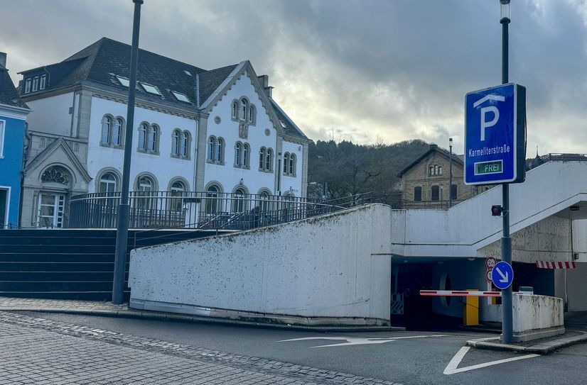 Die Tiefgarage Karmeliterstraße erlebt vom 9. bis 20. Dezember 2024 Umbauarbeiten bei laufendem Betrieb.