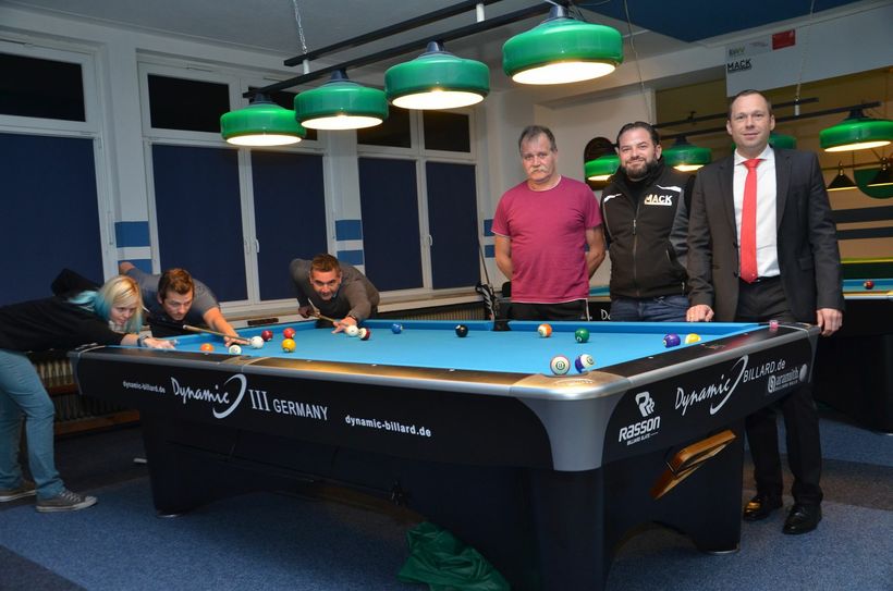 Neue Spieltische, die kürzlich noch bei den Europameisterschaften von Profis bespielt wurden, nennt der Pool-Billard-Club Nordeifel dank großzügiger Sponsoren sein Eigen. Foto: T. Förster