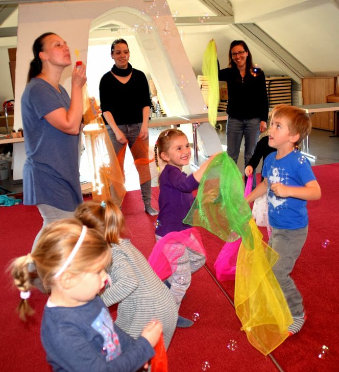 Bereits Kleinkinder finden in der Musikschule des Landkreises einen spielerischen Zugang zur Musik. Foto: Kreisverwaltung