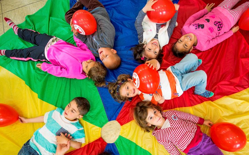 Ab Sonntag, 1. August, bis Ende der Sommerferien jeweils in NRW und Rheinland-Pfalz bietet das Deutsche Rote Kreuz für betroffene Kinder aus Hochwassergebieten mehrere Feriencamps im Urlaubsgebiet Mecklenburg-Vorpommern. Die Angebote laufen unter dem Motto „Rund-um-sorglos“ und sind komplett kostenlos. Um Spenden für Kinder und Camps wird gebeten. Foto: J. F. Müller/DRK/pp/Agentur Profipress