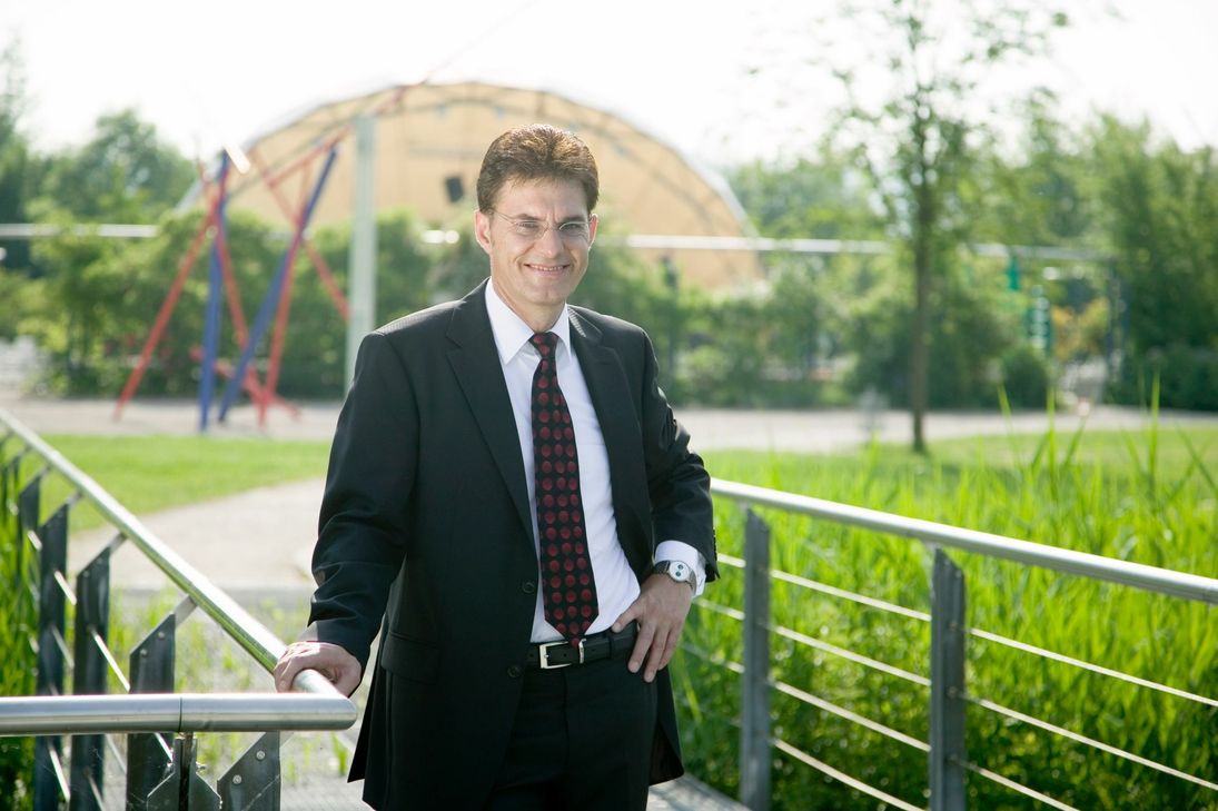 Norbert Beck ist Experte für Emotions-Marketing, Buchautor und einer der renommiertesten Vortragsredner zum Thema »Service«.