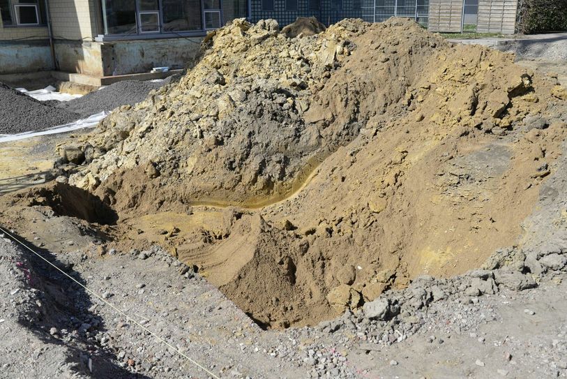 In dieser Baugrube wurde am vergangenen Freitag die Bombe gefunden. Foto: Petra Grebe