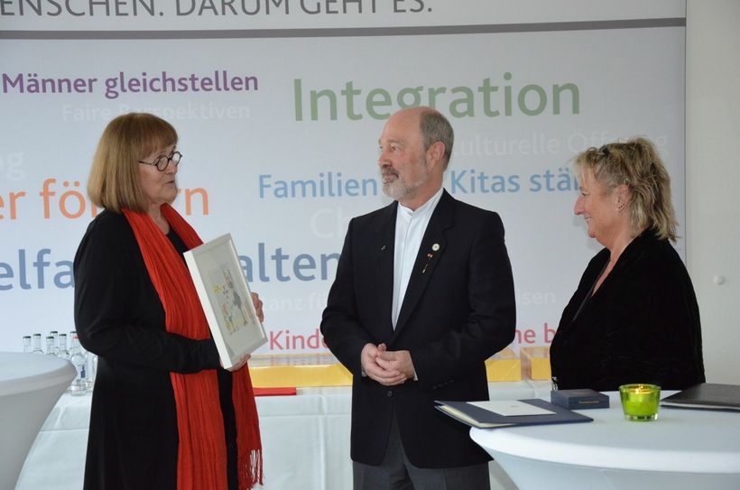 Bruno Worst mit Elke Boné vom Kinderschutzbund Trier und Ministerin Irene Alt. Foto: FF