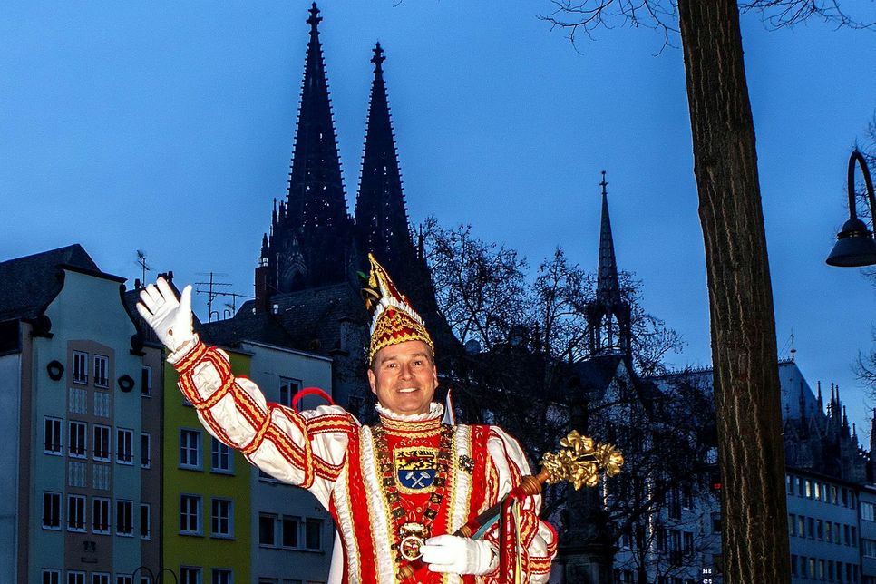 Mechernichs Prinz Peter IV. auf dem Alten Markt vor dem Kölner Dom. Foto: Paul Düster/pp/Agentur ProfiPress