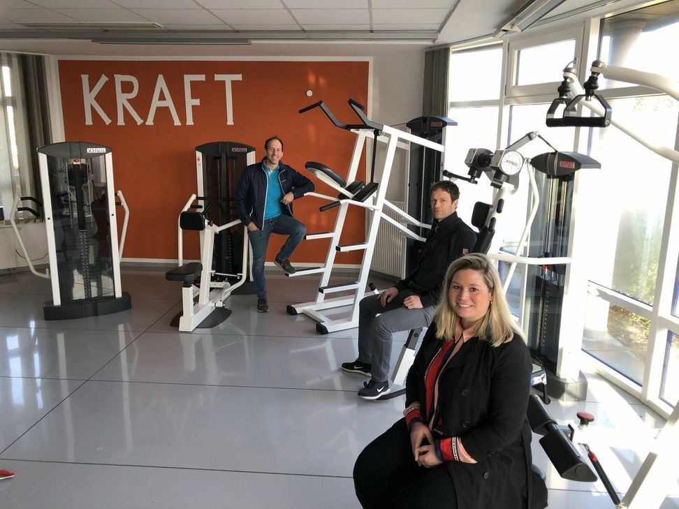 Sie wollen kraftvoll aus der Krise kommen (vli.): Gerald Schäfer und Dirk Hartmann vom »tribea Gesundheitszentrum« sowie die Blankenheimer Bürgermeisterin Jennifer Meuren. mn-Foto