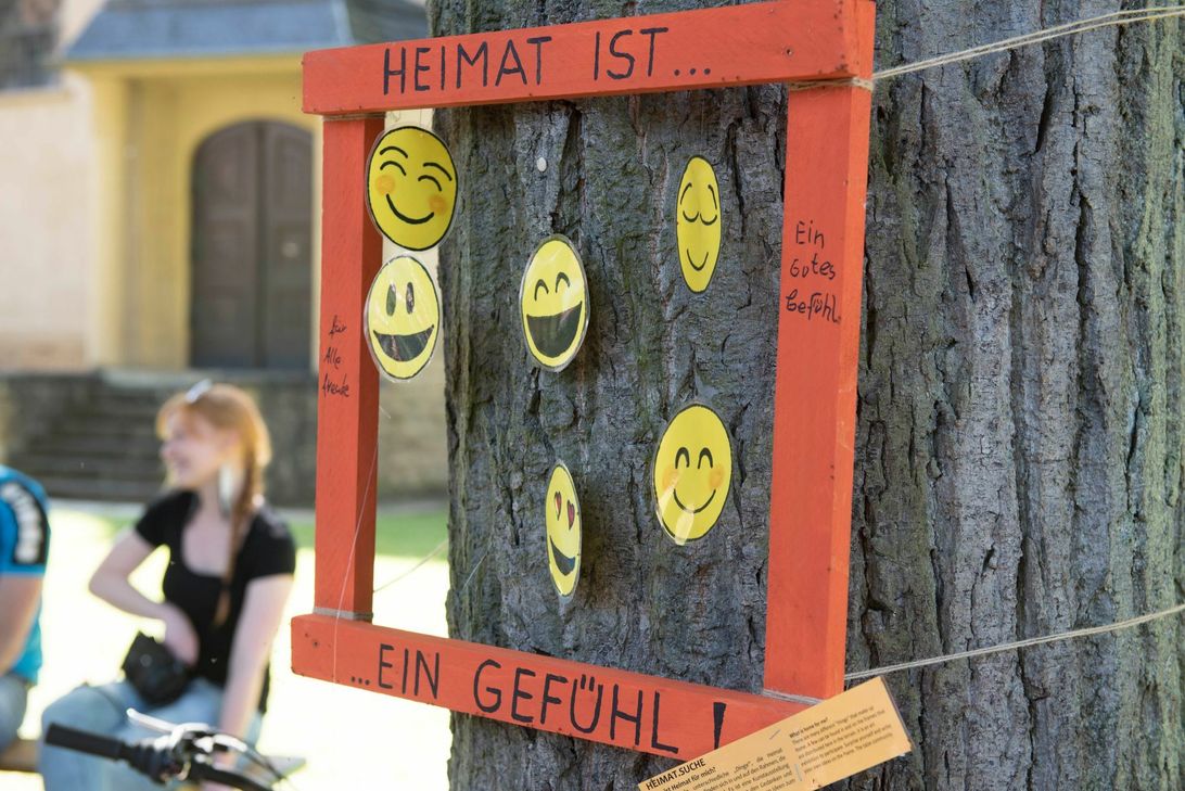 Fantasievolle Dekoration schmückt die Straßen.