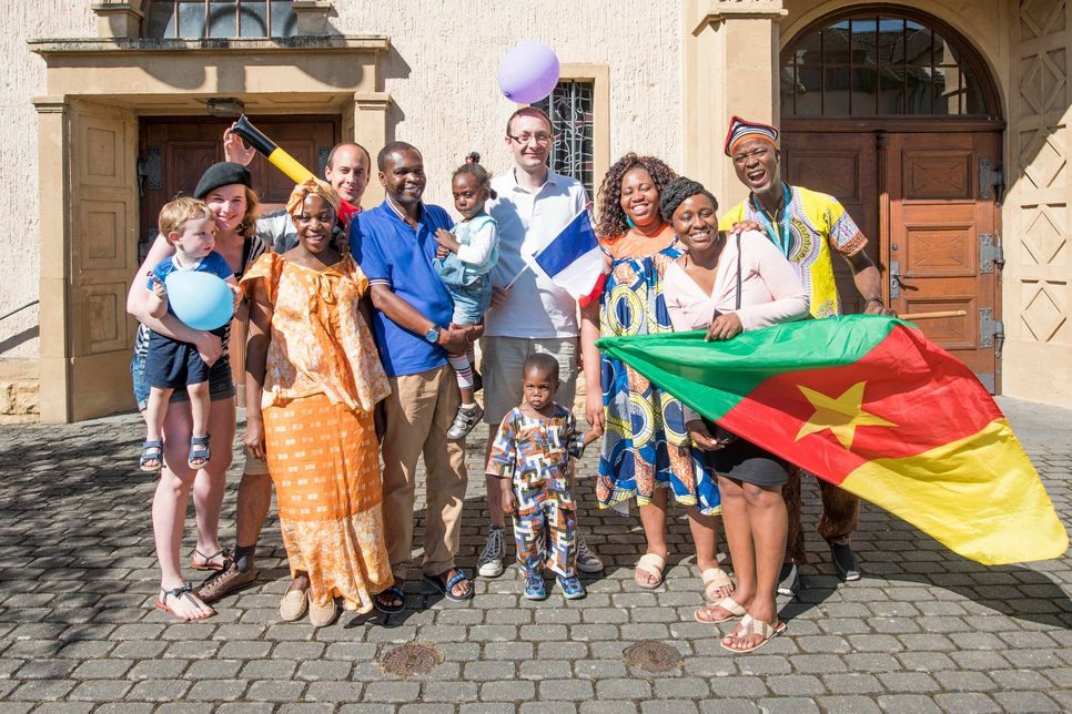 Ob Belgien, Frankreich oder Kamerun – in Wasserliesch präsentierten zahlreiche Bürger sich und ihre Herkunftsländer. Foto: Willems