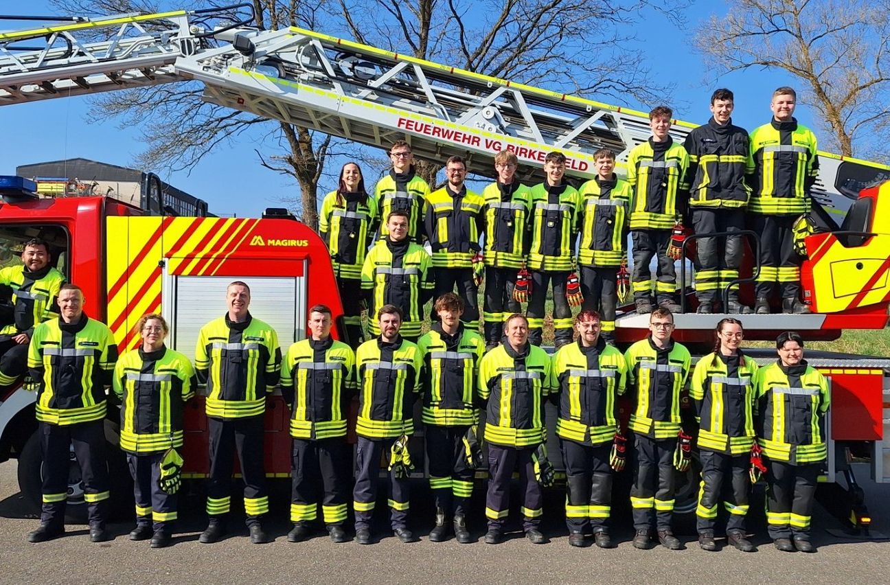 Mit dem erfolgreichen Abschluss ihres Grundausbildungslehrgangs können diese motivierten Nachwuchskräfte nun die Feuerwehren im Landkreis Birkenfeld verstärken.