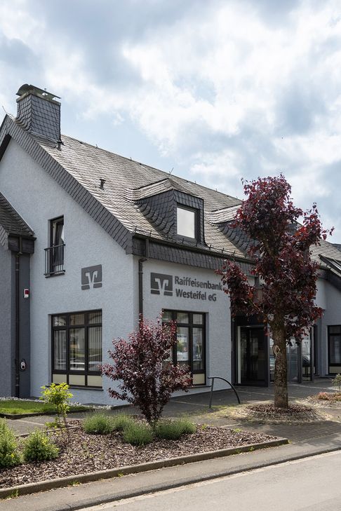 Standort der Raiffeisenbank Westeifel in Schönecken.