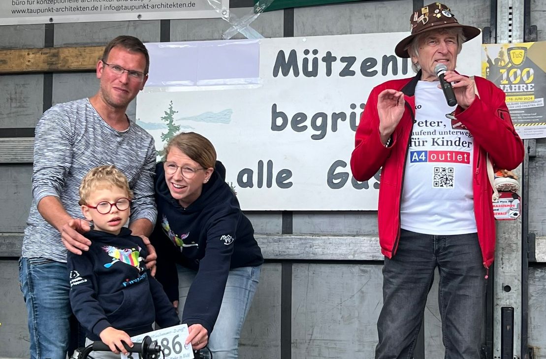 Peter Borsdorff hat 31.586 Euro für die Familie des kleinen Jonas gesammelt, der dringende Therapien benötigt.