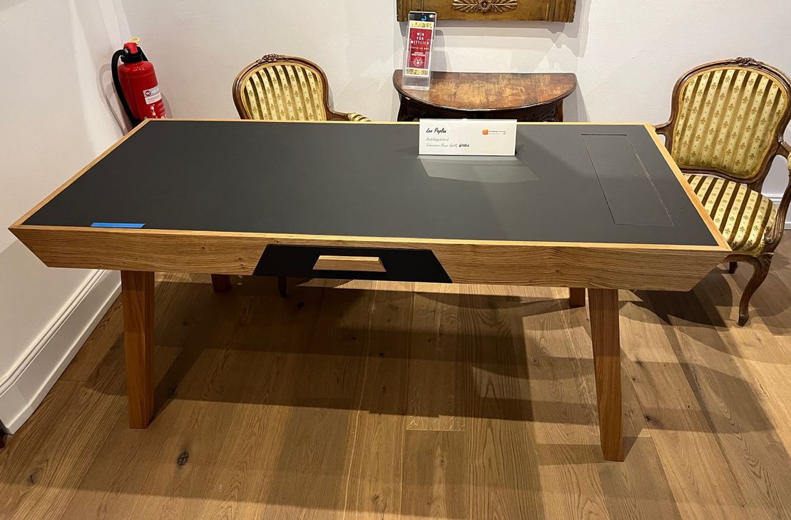 Leo Peplau (Schreinerei Bauer Wittlich) belegte mit seinem Schreibtisch den zweiten Platz beim Innungswettbewerb.