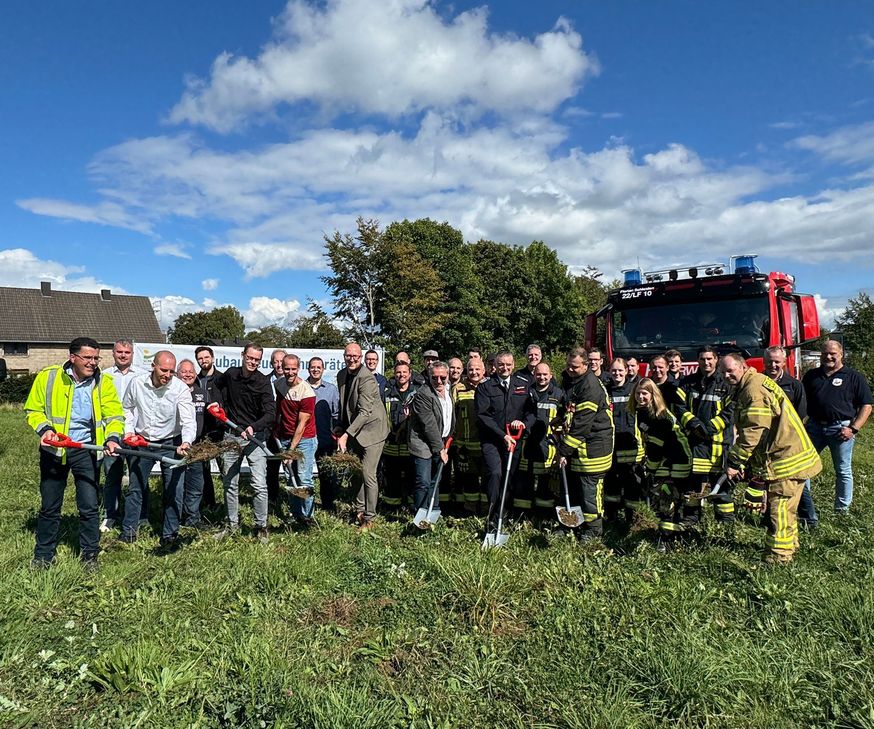 Mit dem offiziellen Spatenstich wurde endlich der Baubeginn für das neue Feuerwehrgerätehaus in Herhahn eingeläutet.