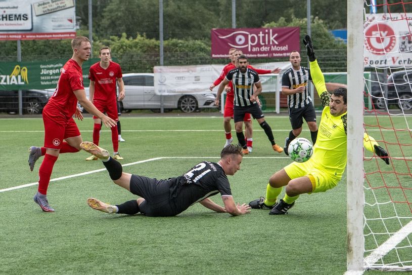 Calvin Müller erzielte mit einem Flugkopfball das 1:0 für den TuS Mayen.