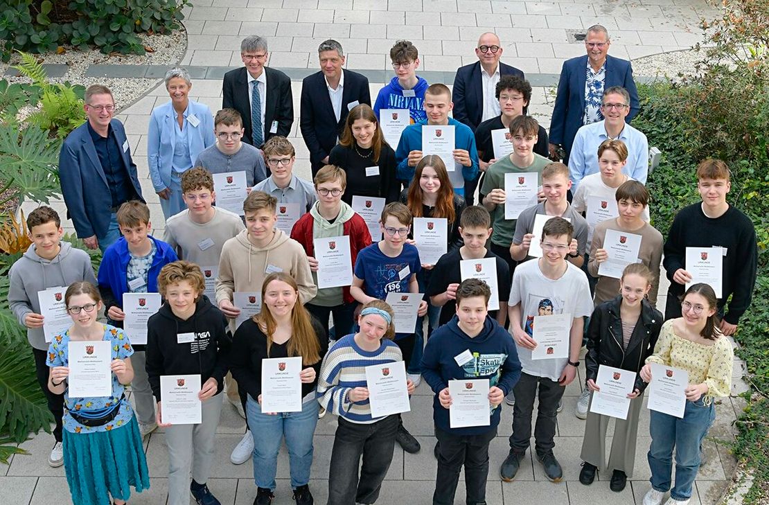 Die 27 Gewinner des Landeswettbewerb Mathematik.