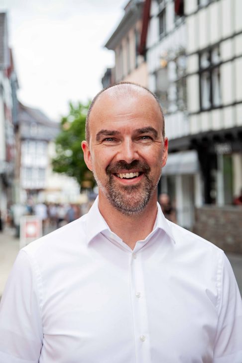 Guido Waters (CDU) ist Bürgermeisterkandidat in Bad Münstereifel. Alter: 45 Jahre; Beruf: Verwaltungsfachwirt; Familienstand: verheiratet, drei Kinder; Wohnort: Blankenheim; Homepage:
www.guidowaters.de