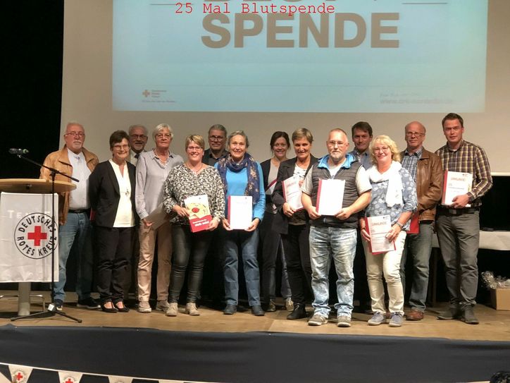 17 Personen wurden für 25 Blutspenden geehrt. Fotos: T. Förster