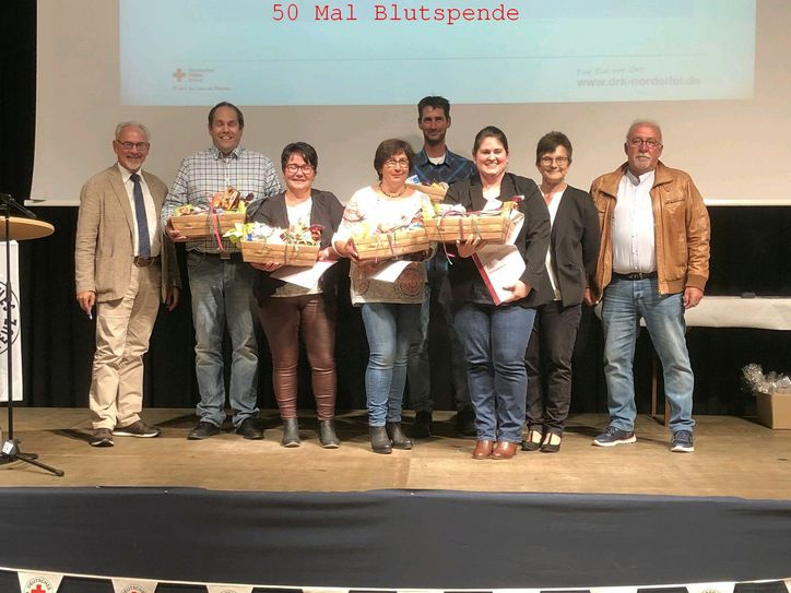 7 Personen wurden für 50 Blutspenden geehrt. Fotos: T. Förster
